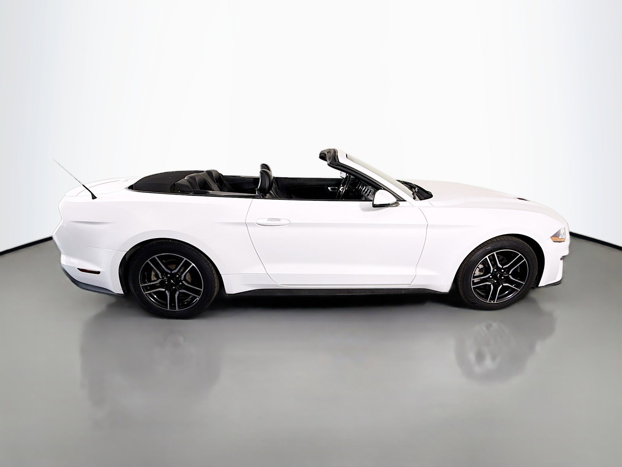 Used 2018 Ford Mustang Premium image 40