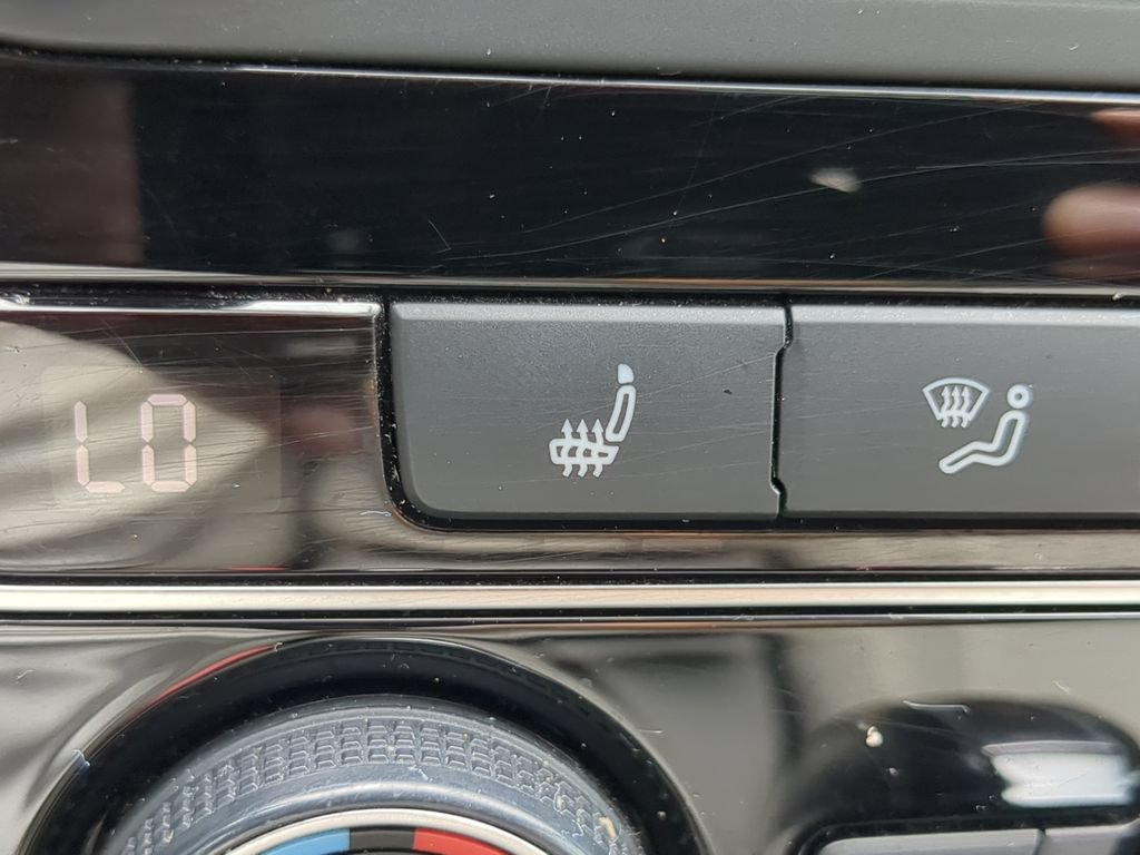 Used 2018 Volkswagen Passat 2.0T R-Line w/ R-Line Lighting Package FWD image 24