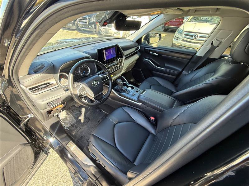 Used 2023 Toyota Highlander XLE FWD image 18