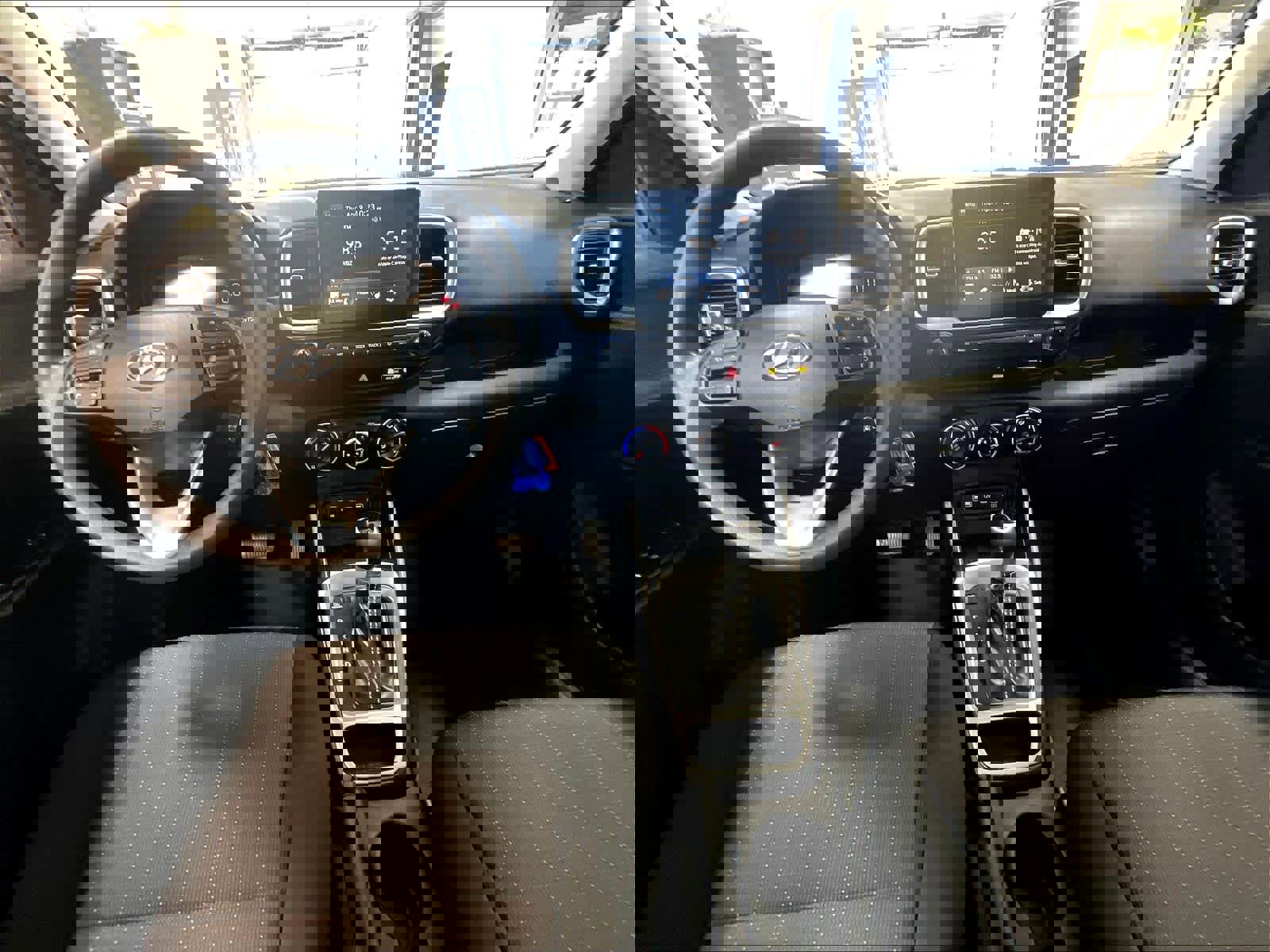 Used 2025 Hyundai Venue SE image 21