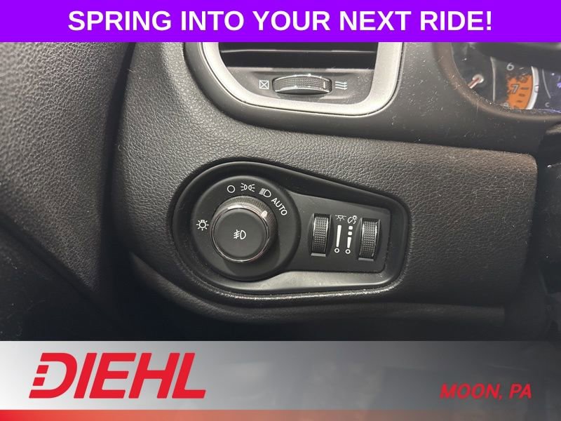 Used 2018 Jeep Renegade Latitude w/ Cold Weather Group AWD/4WD image 20