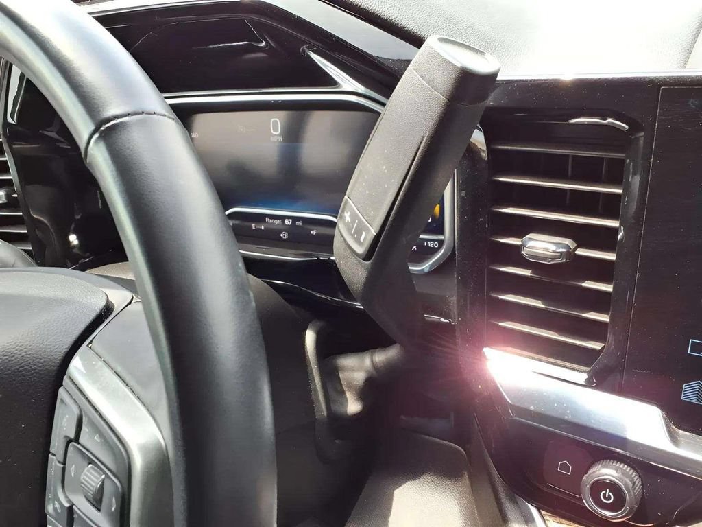 Used 2025 Chevrolet Silverado 1500 LT RWD image 17