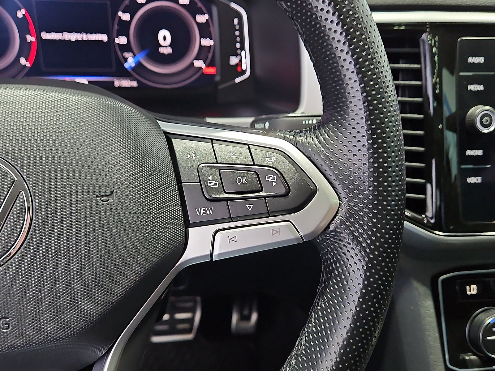 Certified 2022 Volkswagen Atlas SEL Premium image 22