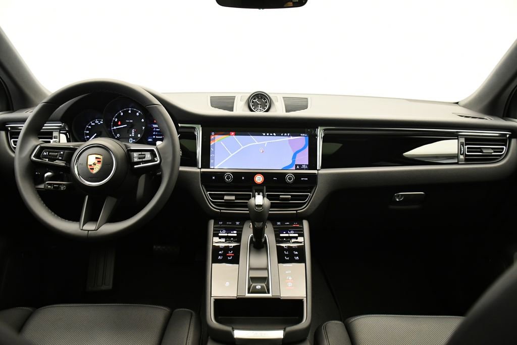 Certified 2025 Porsche Macan image 21