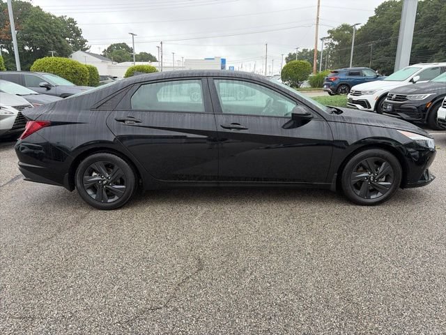 Used 2023 Hyundai Elantra SEL w/ Winter Weather Package FWD image 4