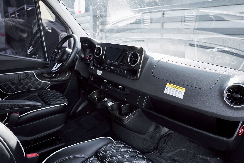 Used 2019 Mercedes-Benz Sprinter 144 image 40