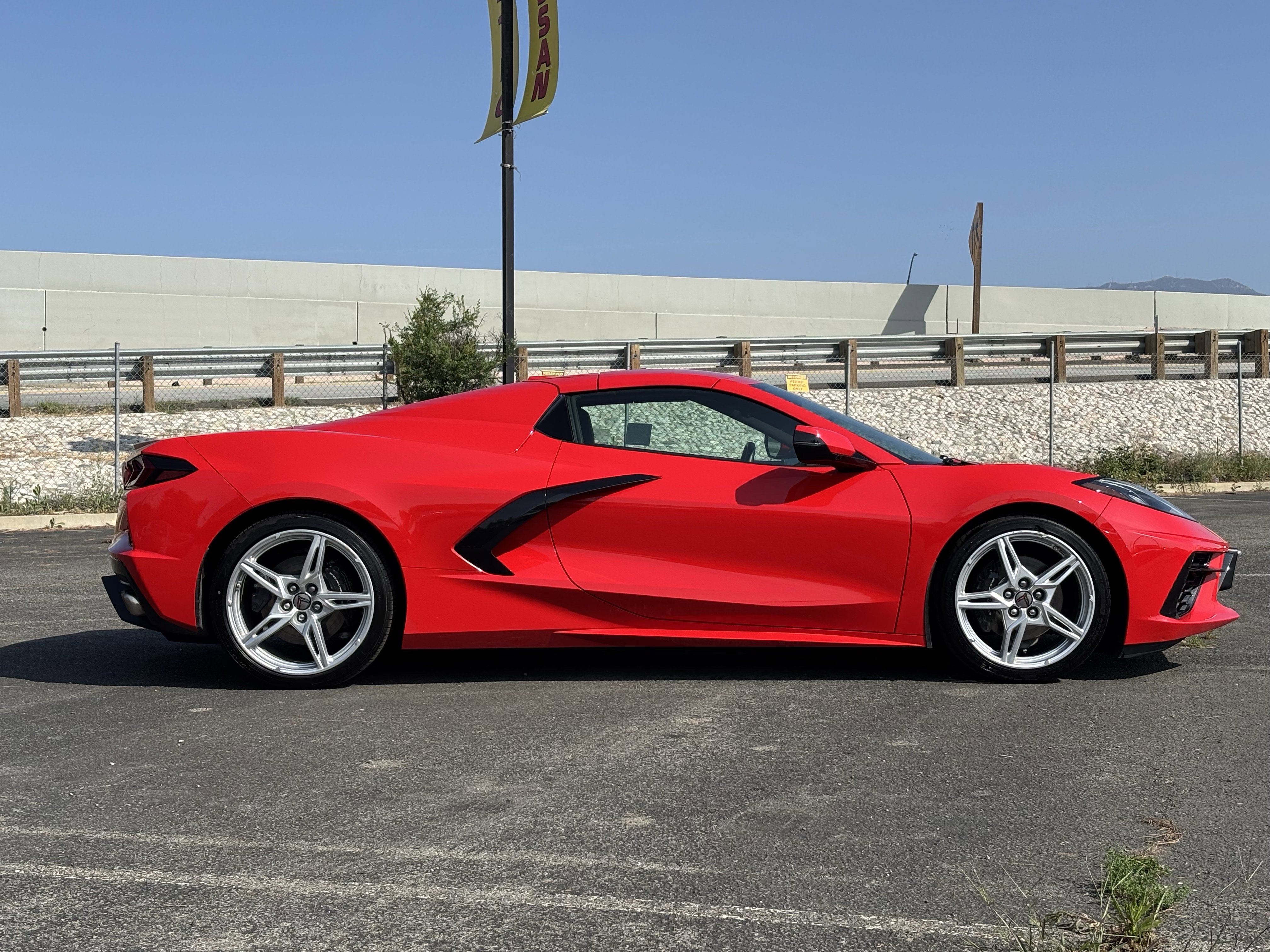 Used 2025 Chevrolet Corvette Stingray Premium Conv w/ 3LT RWD image 2
