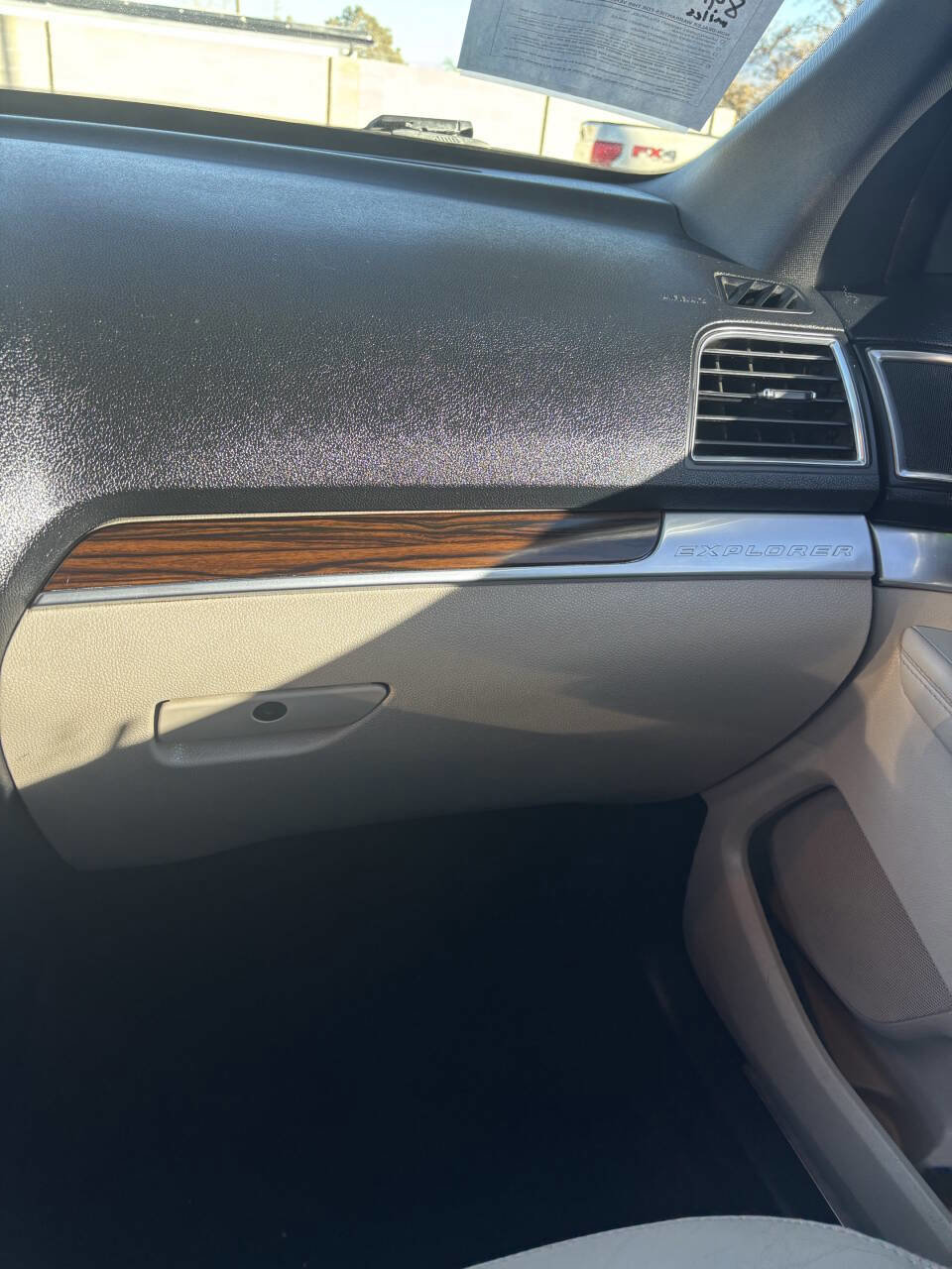 Used 2018 Ford Explorer Limited image 13