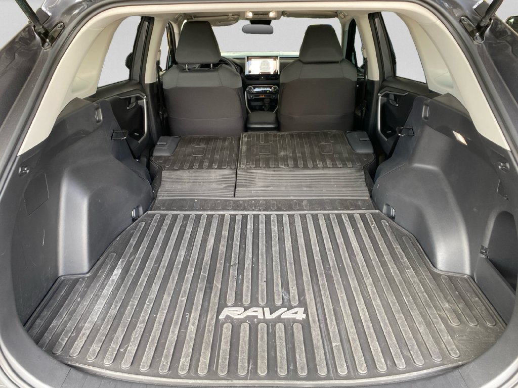 Used 2025 Toyota RAV4 XLE FWD image 26