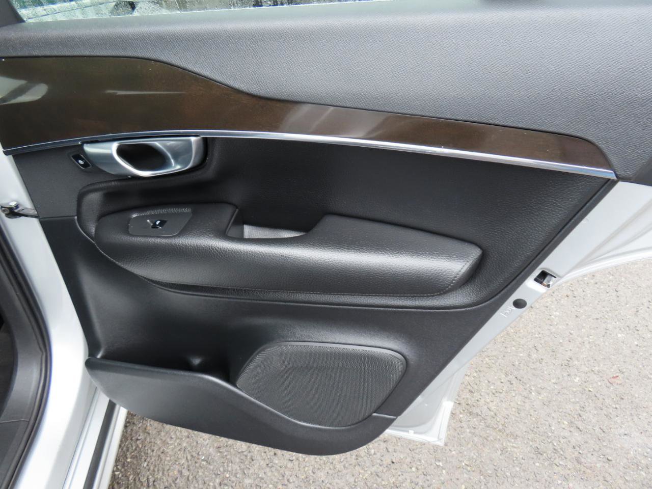 Used 2018 Volvo XC90 T6 Momentum w/ Convenience Package image 23