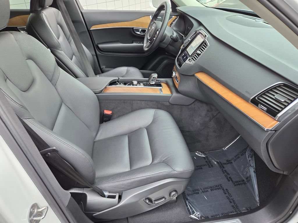 Used 2023 Volvo XC90 B6 Plus AWD/4WD image 22