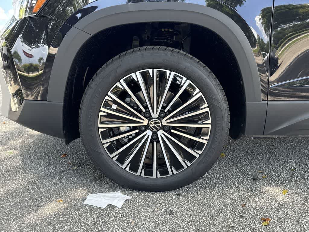 New 2026 Volkswagen Taos SE FWD image 10