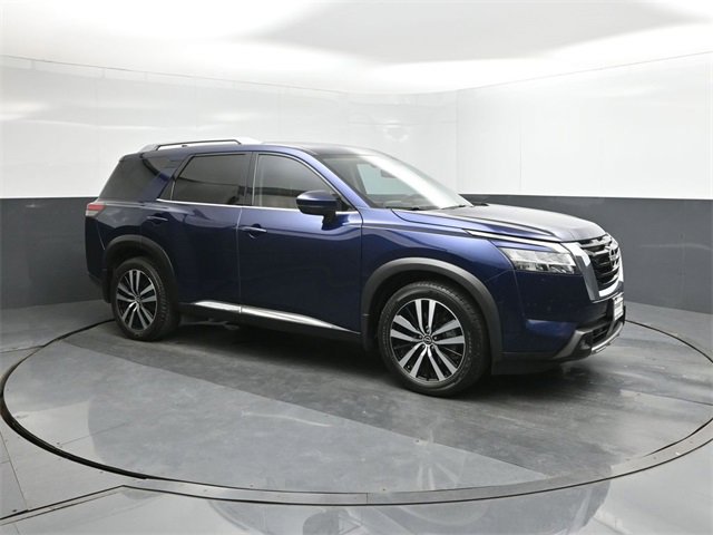 Used 2023 Nissan Pathfinder Platinum image 17