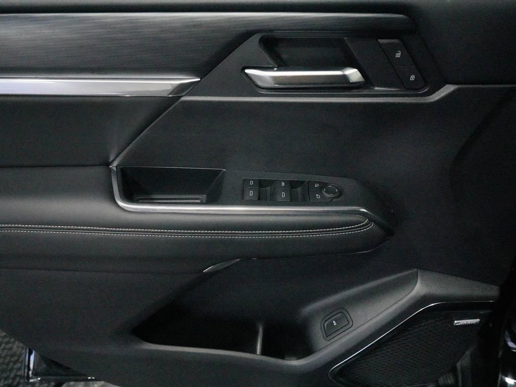 Used 2025 GMC Acadia Elevation w/ LPO, All-Weather Package AWD/4WD image 12