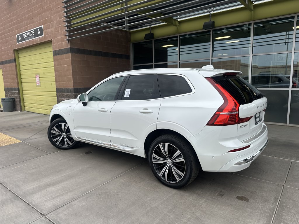 Used 2022 Volvo XC60 T8 Inscription w/ Advanced Package AWD/4WD image 4