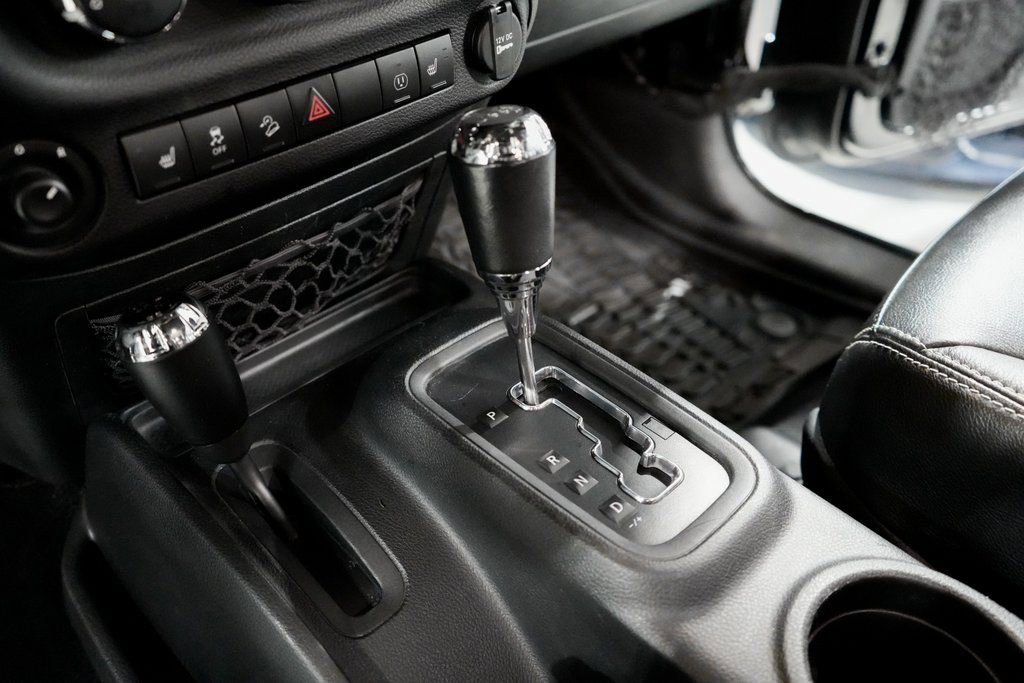 Used 2017 Jeep Wrangler Unlimited Rubicon image 17