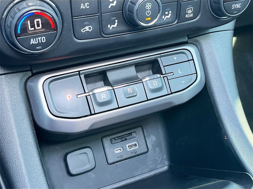 Used 2022 GMC Acadia AT4 w/ Technology Package image 17