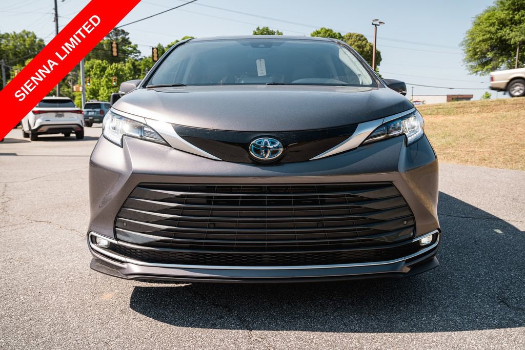 Certified 2023 Toyota Sienna Limited FWD image 2