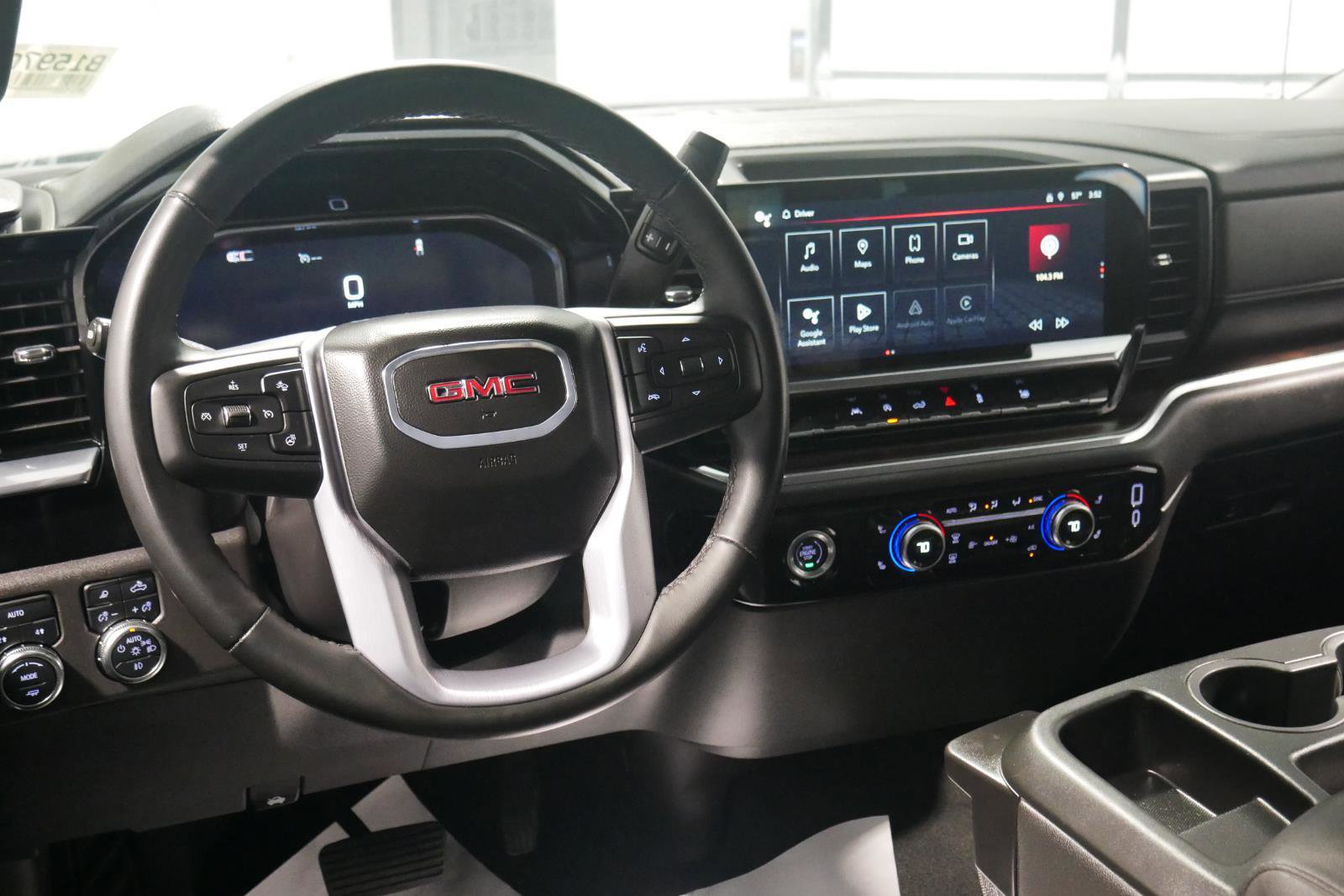 Used 2024 GMC Sierra 1500 SLT image 13