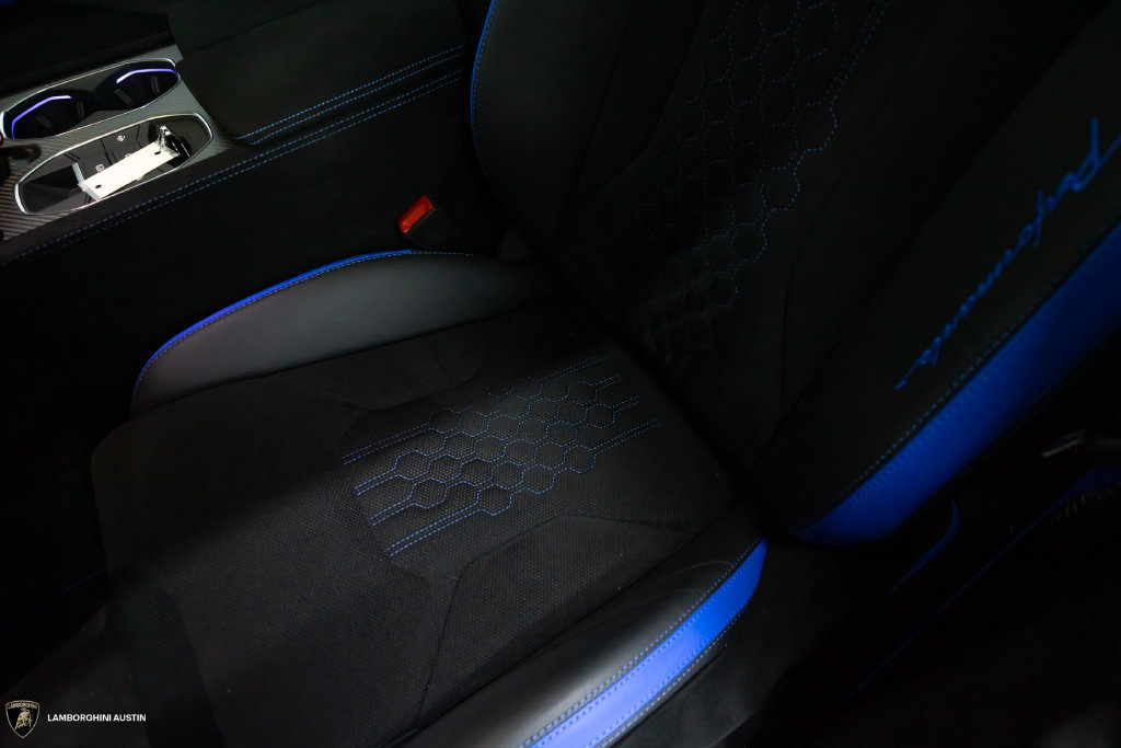 Used 2024 Lamborghini Urus Performante AWD/4WD image 27