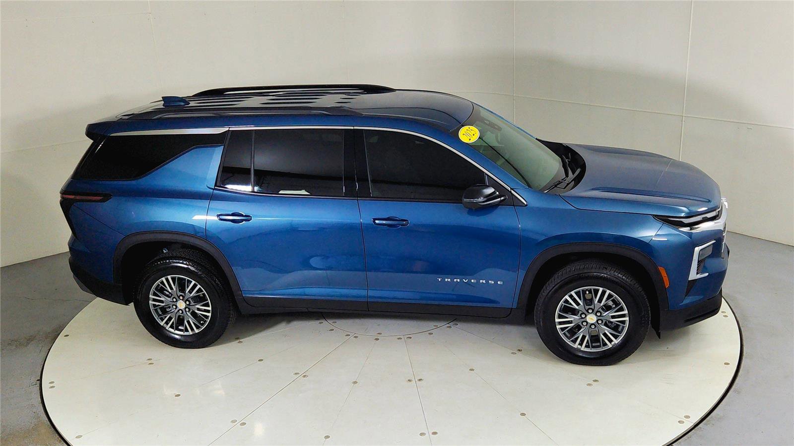 Used 2025 Chevrolet Traverse LT w/ Driver Confidence Package image 23