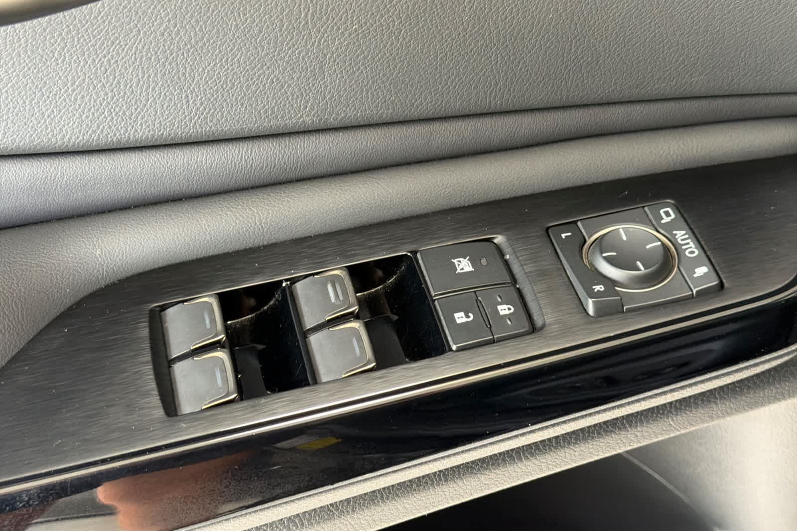 Certified 2025 Lexus ES 300h w/ Premium Package FWD image 13