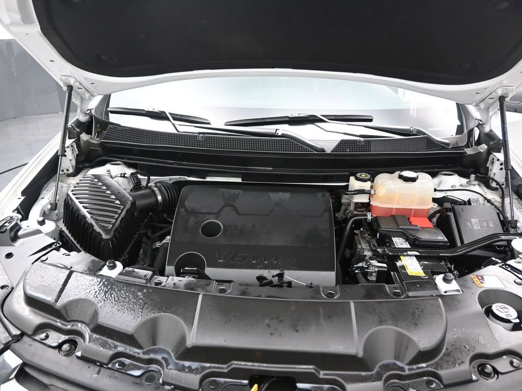 Used 2023 Chevrolet Traverse LS FWD image 15