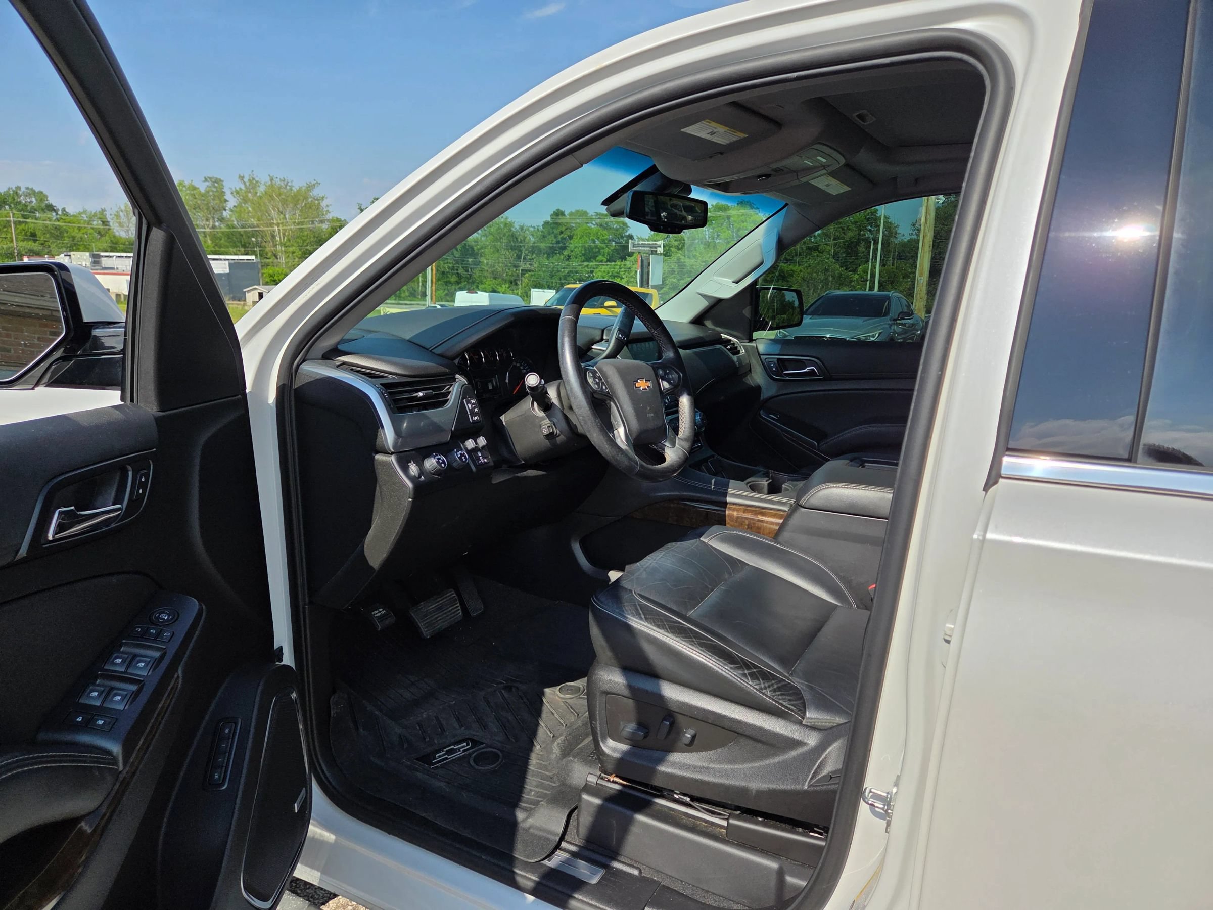 Used 2019 Chevrolet Tahoe LT w/ LT Signature Package AWD/4WD image 15