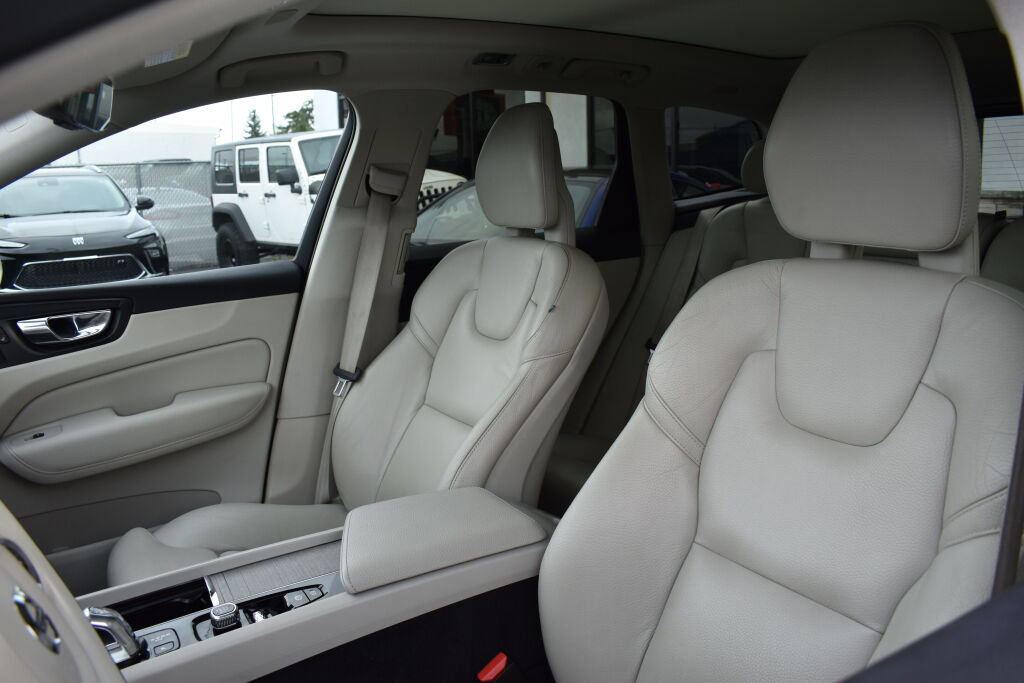 Used 2018 Volvo XC60 T8 Inscription w/ Vision Package image 17