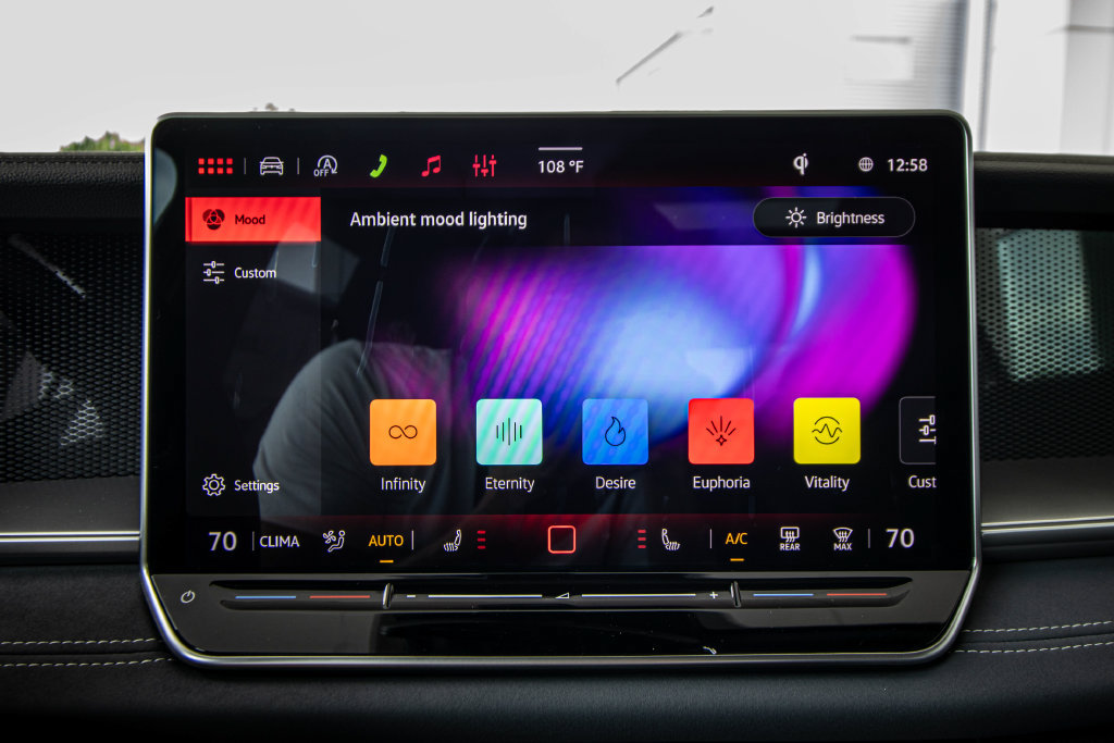 New 2026 Volkswagen Tiguan SE R-Line FWD image 42