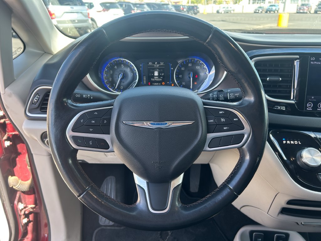 Used 2018 Chrysler Pacifica Touring-L FWD image 20