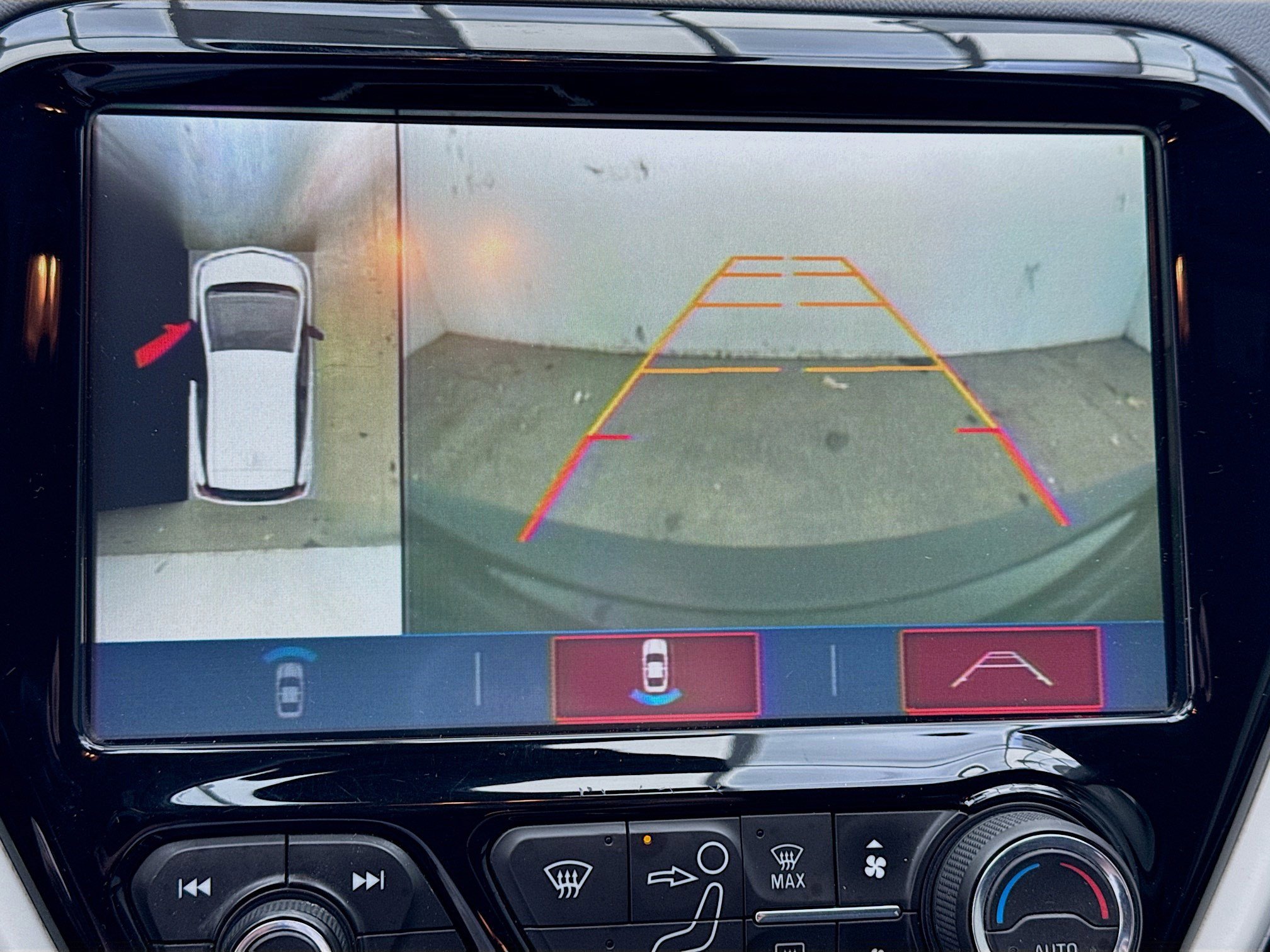 Used 2019 Chevrolet Bolt Premier w/ Infotainment Package image 10