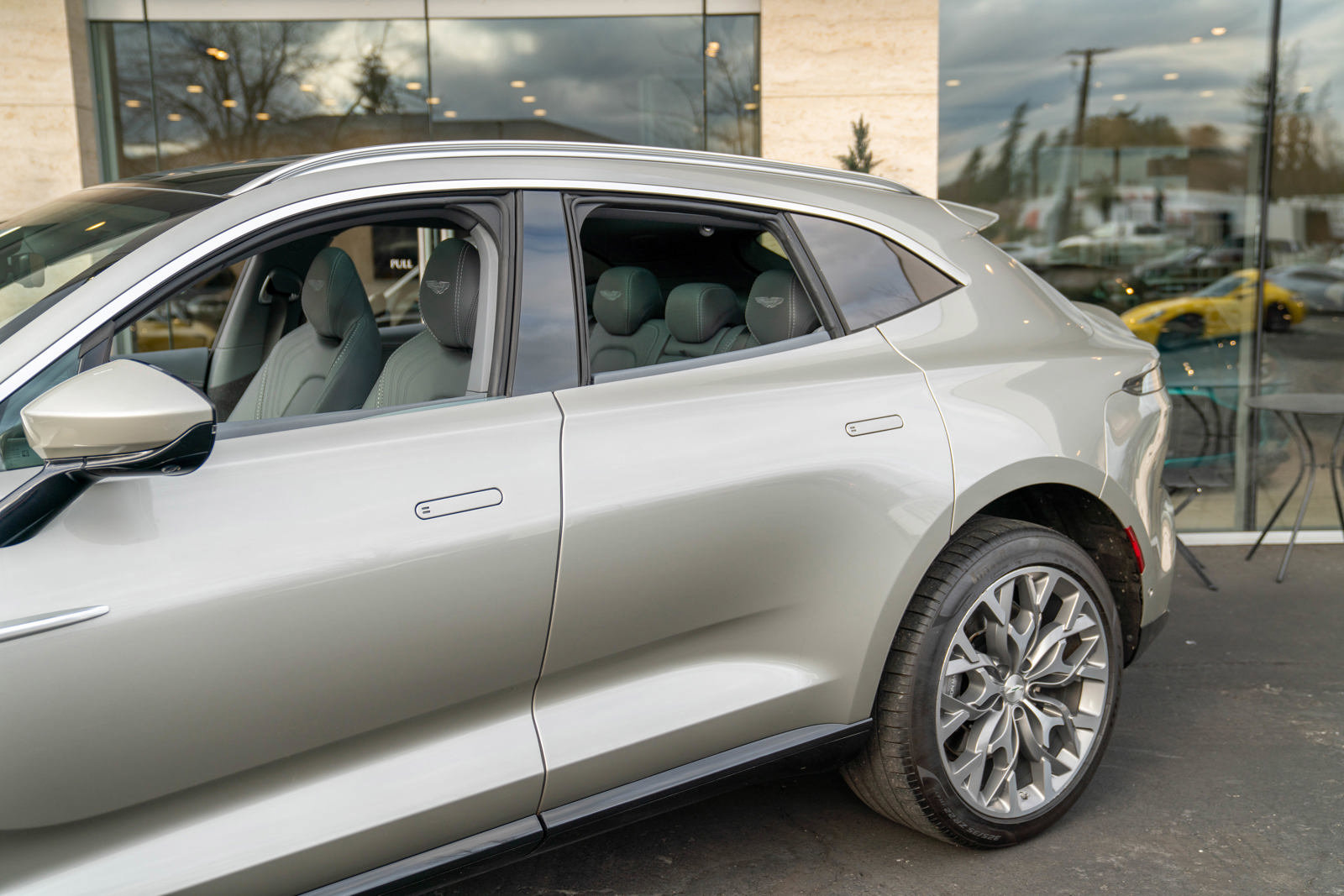 Used 2021 Aston Martin DBX image 46