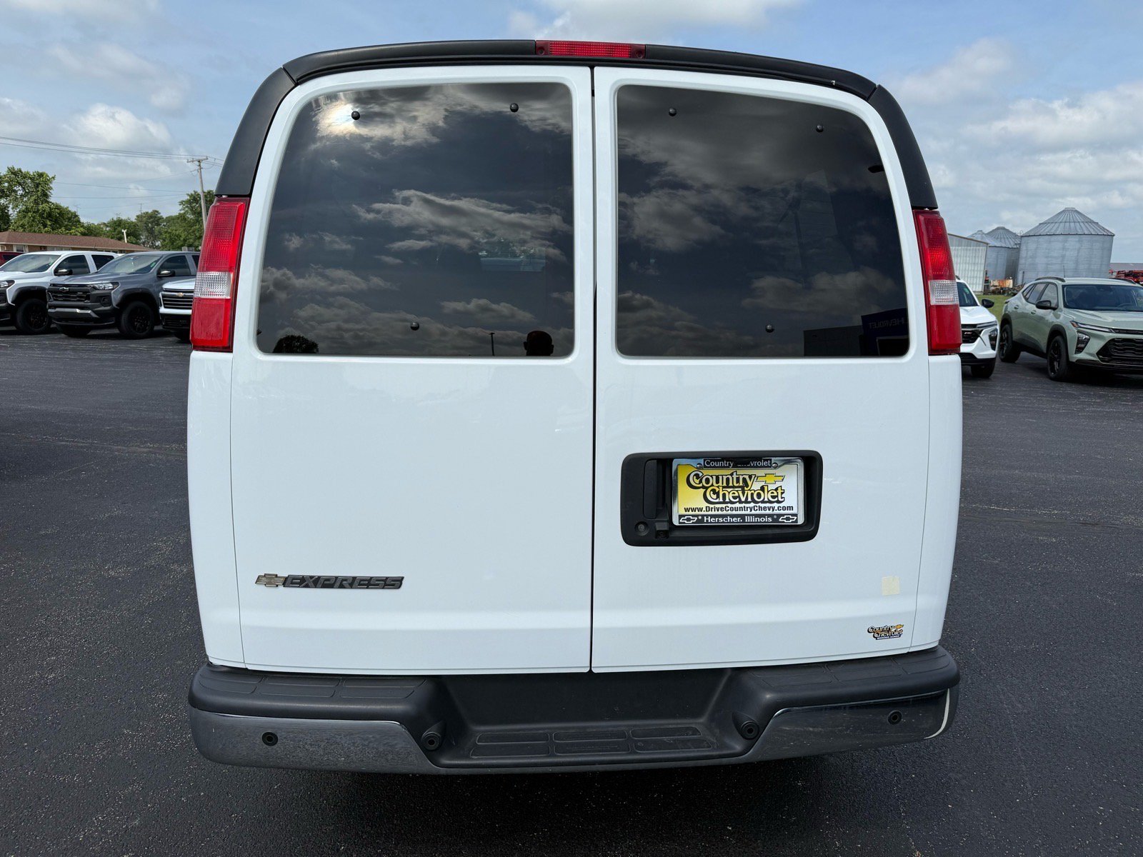 Used 2023 Chevrolet Express 3500 LT w/ LT Preferred Equipment Group RWD image 4