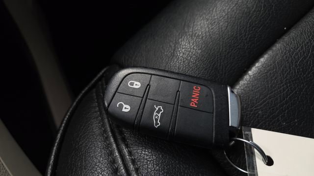 Used 2015 Chrysler 200 Limited w/ Convenience Group FWD image 31