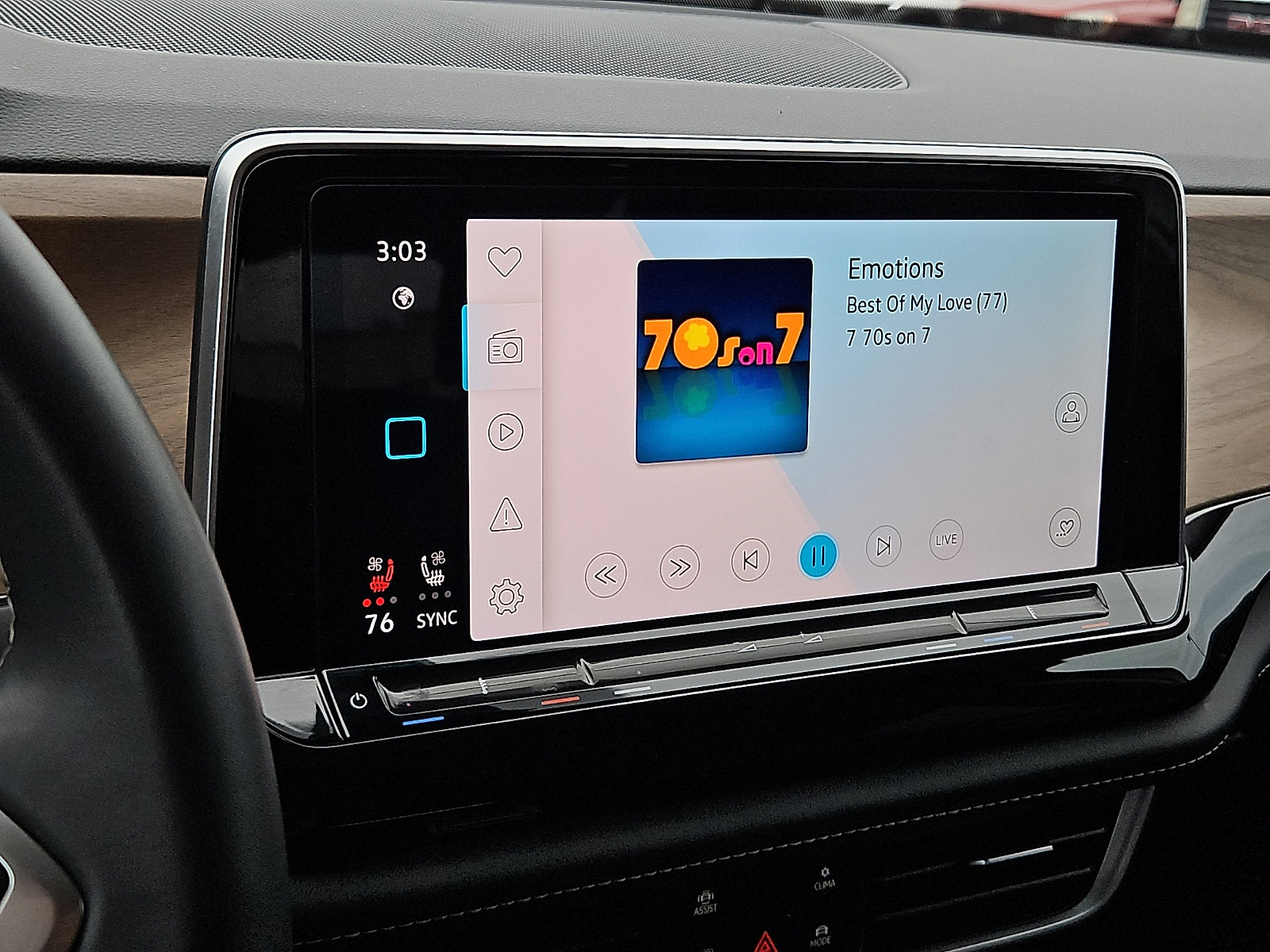 Used 2024 Volkswagen Atlas SE image 16