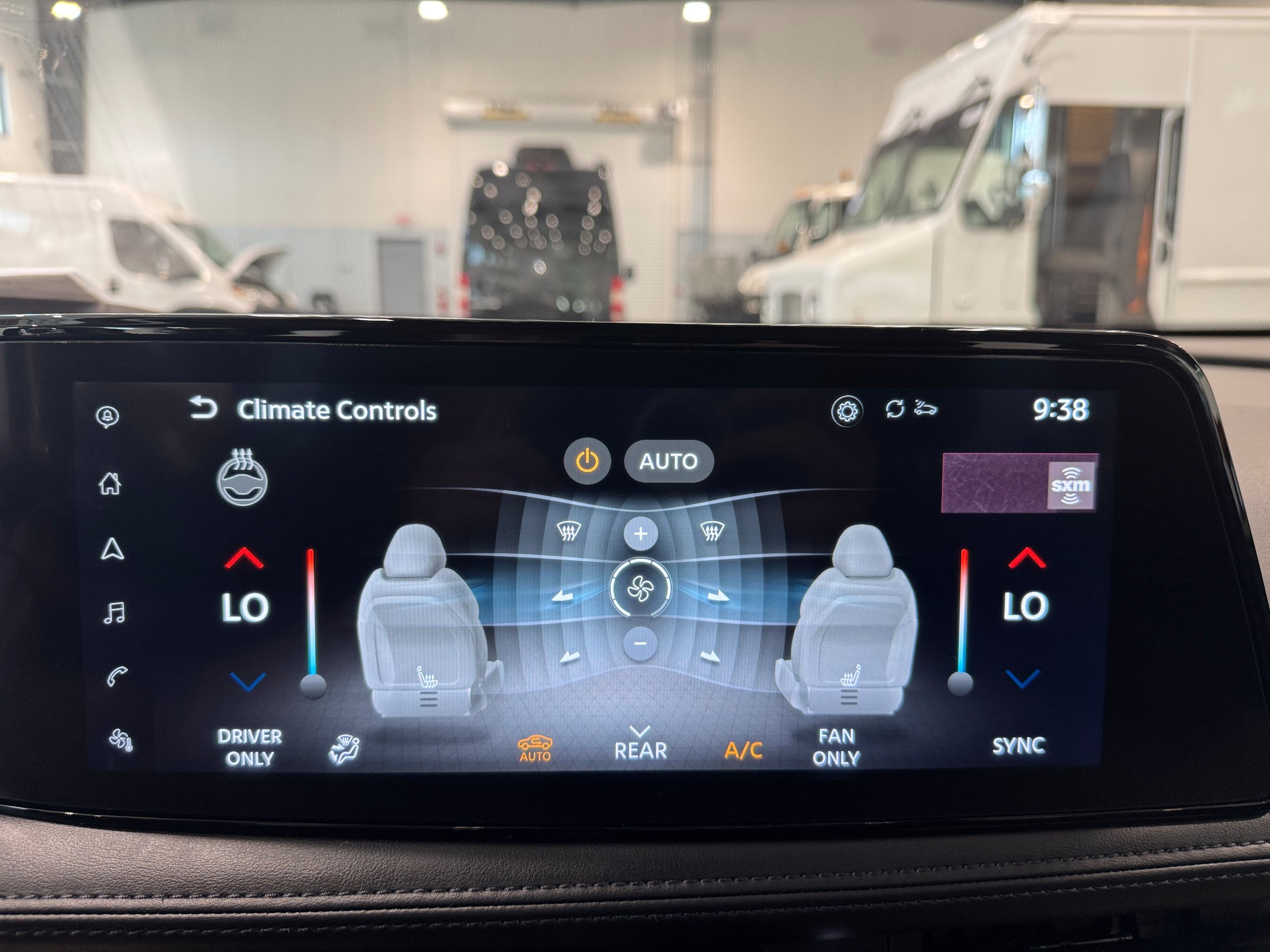Used 2024 Nissan Ariya AWD image 23