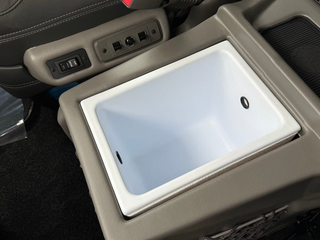 Used 2023 GMC Savana 2500 image 23