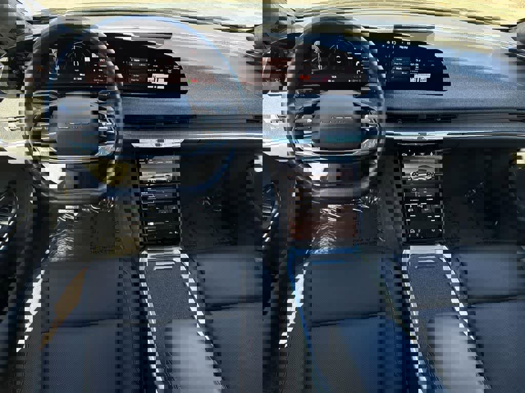 Used 2024 Lucid Air Touring image 11