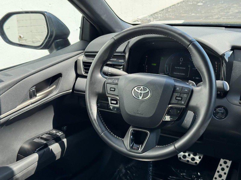 Certified 2025 Toyota Camry Hybrid image 12