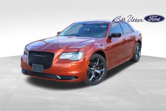 Used 2021 Chrysler 300 Touring w/ Sport Appearance Package image 1