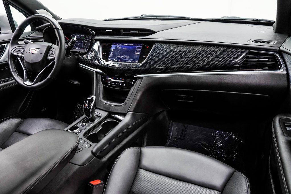 Used 2025 Cadillac XT6 Premium Luxury image 17