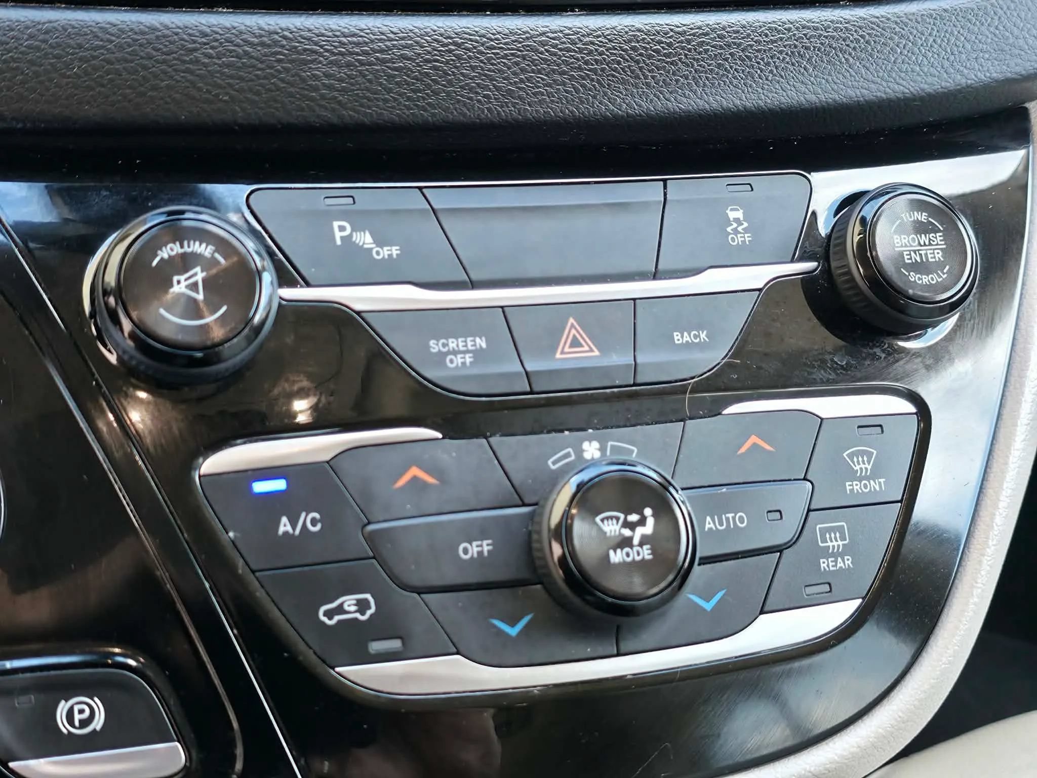 Used 2017 Chrysler Pacifica Touring-L FWD image 29