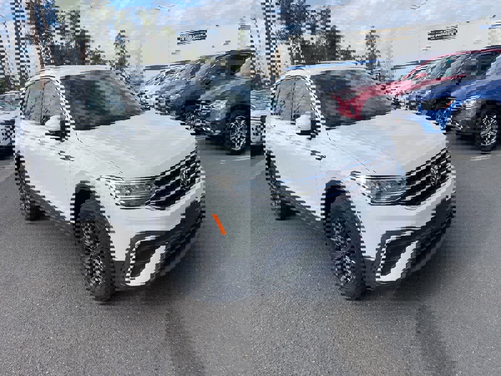 Used 2022 Volkswagen Tiguan SE image 1