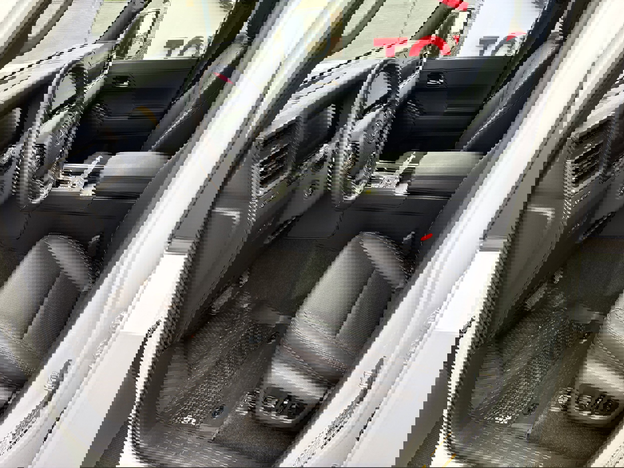 Used 2024 Lexus GX 550 image 3