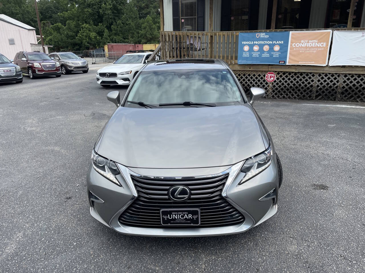 Used 2017 Lexus ES 350 w/ Luxury Package FWD image 2