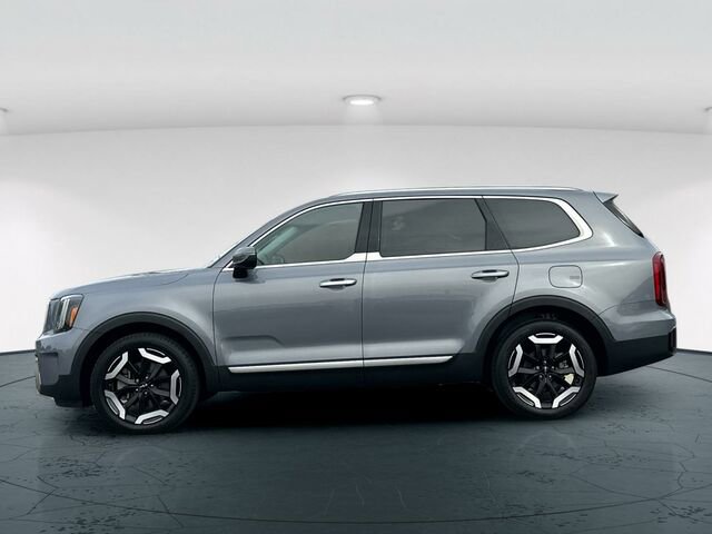 Used 2023 Kia Telluride S image 3