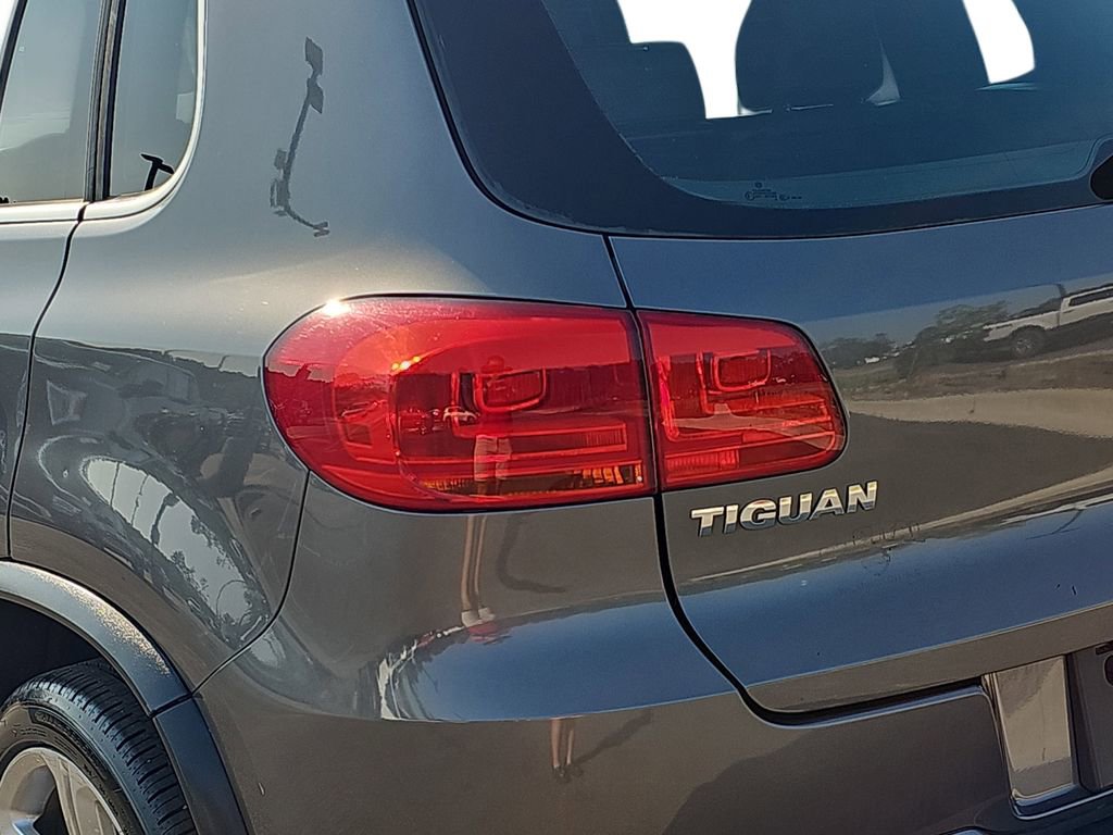 Used 2016 Volkswagen Tiguan R-Line AWD/4WD image 32