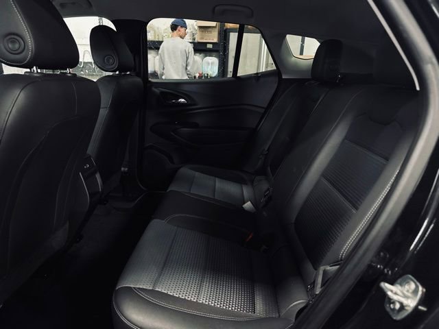 Used 2025 Chevrolet Trax LT image 17