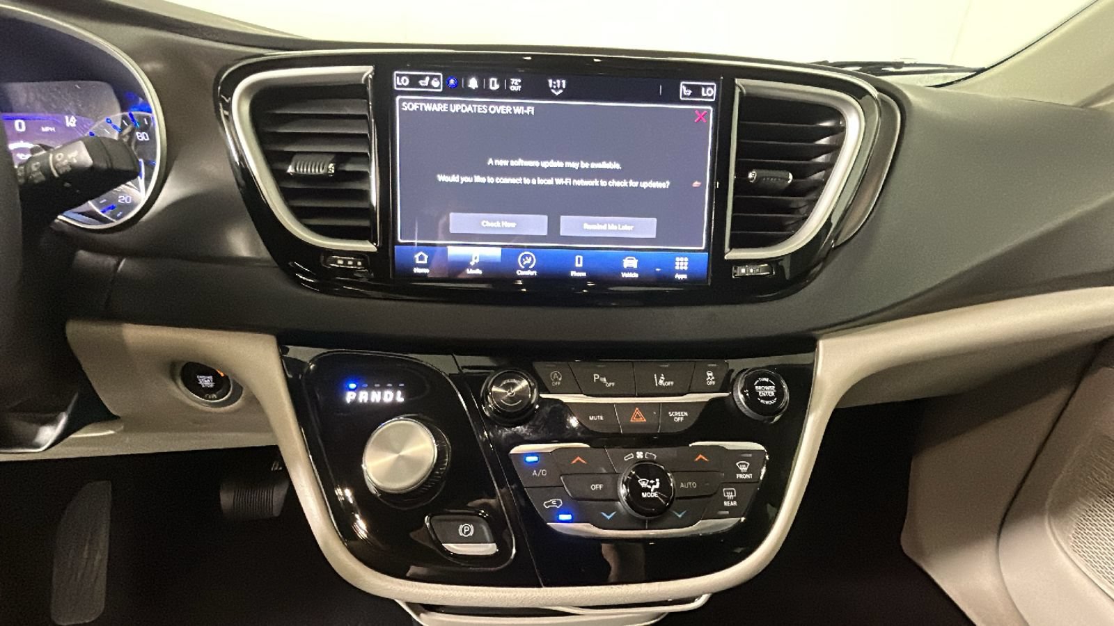 Used 2023 Chrysler Pacifica Touring-L FWD image 25